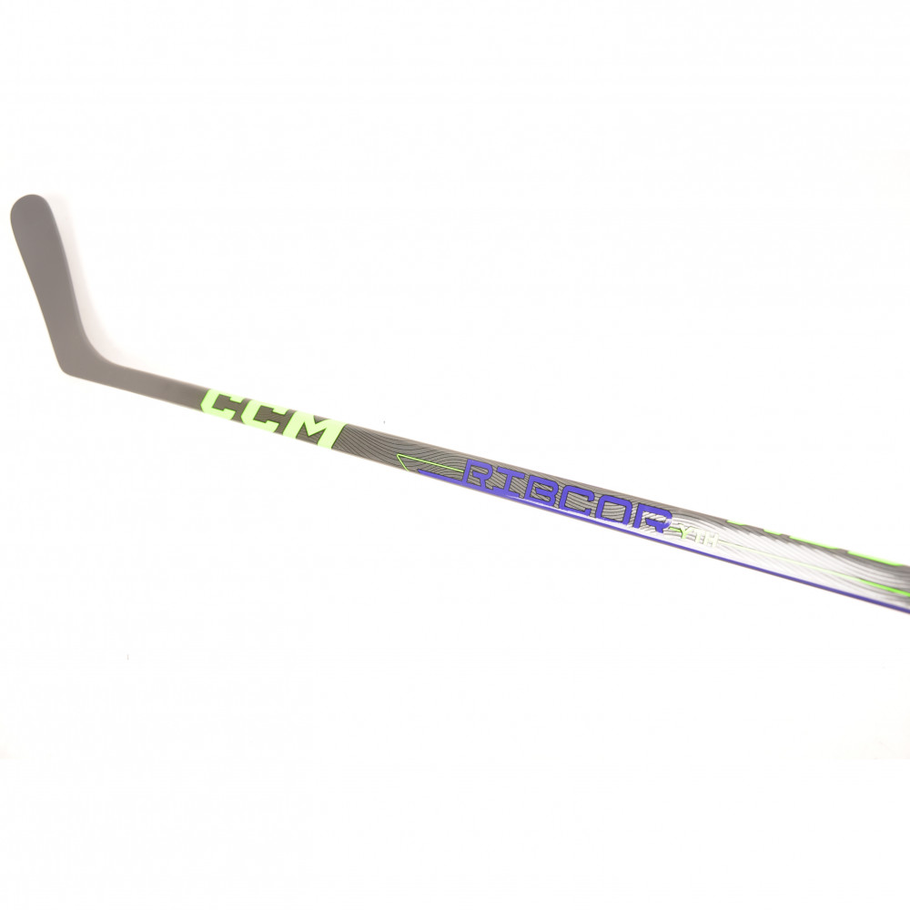 CCM Ribcor Trigger 7 YTH stick