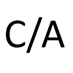 C tai A kirjaimen tai hia numeroiden painatus paitaan